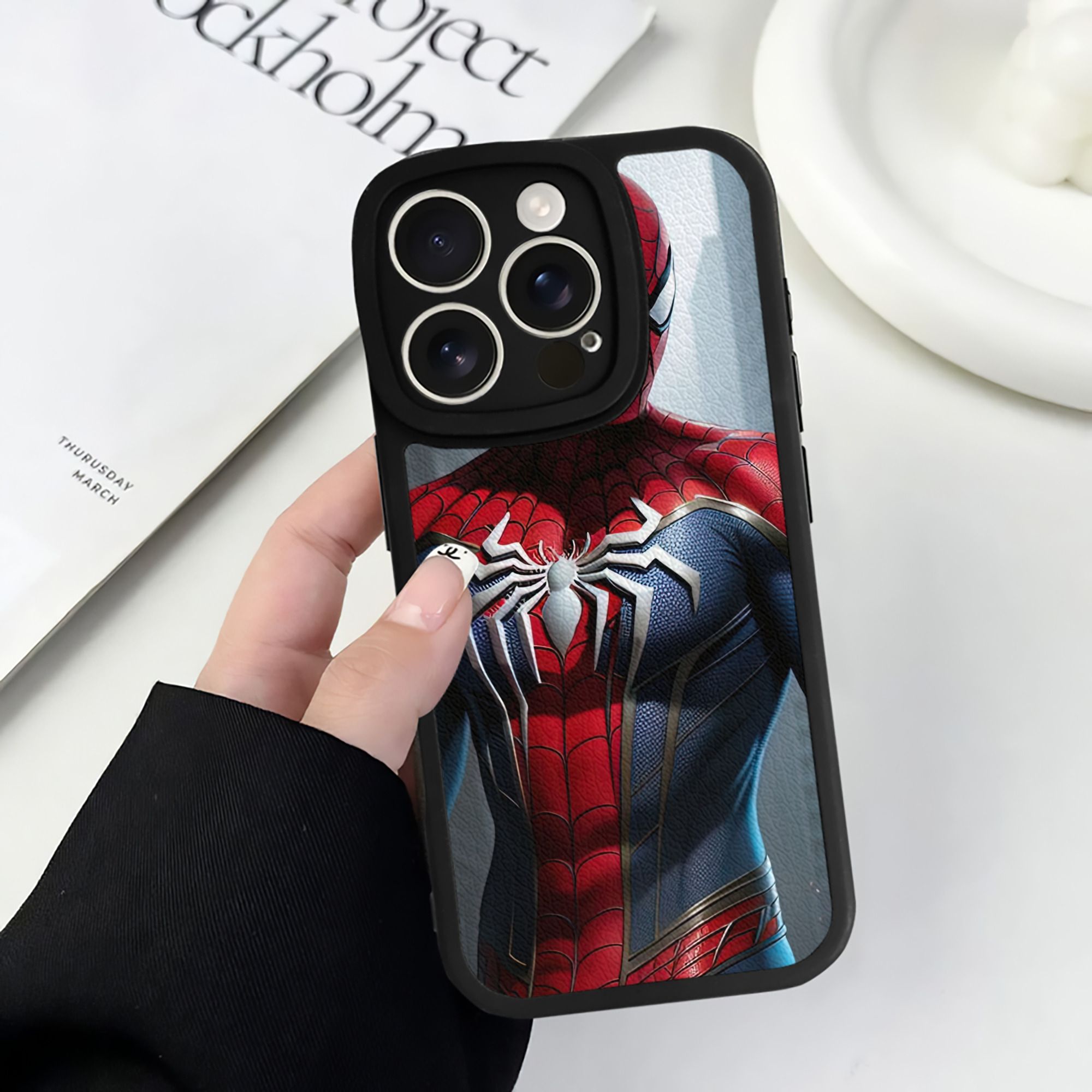 （画像用） Spider Man スパイダーマン 【iPhone 16シリーズ対応】シリコンスマホケース（レザー調） 材質：シリコン